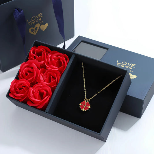 Colar Beluxo 4 Corações + Caixa com 6 Rosas